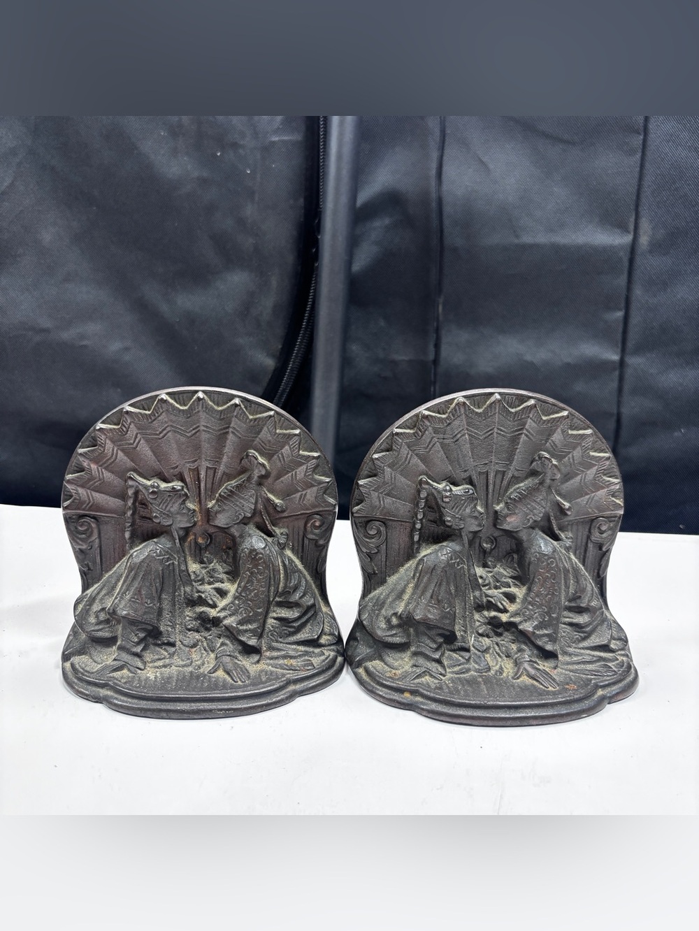 Vintage Cast Iron or Bronze Oriental Kissing Couple Bookends Hammered Back HEAVY